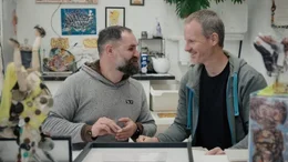 Matthias Brenner (Tagesgast im Atelier) und Christoph H&uuml;tter (Betreuer).