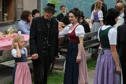 Emily Matschnig (Theres), Michael Mendl (Gottfried), Julia Stemberger (Lena).
