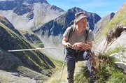 In den Schweizer Alpen ben&ouml;tigen die Mineralien- und Kristallsucher, auch &bdquo;Strahler&ldquo; genannt, ein sogenanntes Strahlerpatent, um Bergkristalle zu gewinnen.