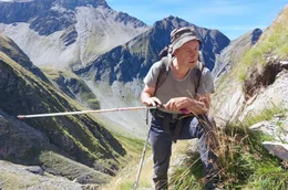 In den Schweizer Alpen ben&ouml;tigen die Mineralien- und Kristallsucher, auch &bdquo;Strahler&ldquo; genannt, ein sogenanntes Strahlerpatent, um Bergkristalle zu gewinnen.