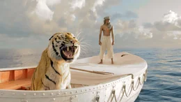 Nach einer Schiffskatastrophe treibt Pi Patel (Suraj Sharma), Sohn eines indischen Zoodirektors, in einem Rettungsboot mitten auf dem Ozean - zusammen mit dem einzigen anderen &Uuml;berlebenden, einem furchteinfl&ouml;&szlig;enden Bengalischen Tiger ...