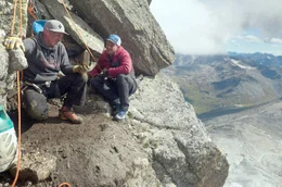 In den Schweizer Alpen: Mineralien- und Kristallsucher wie die Ex-Extremsportler Thomas und Philip Steinbrugger werden in der Schweiz &bdquo;Strahler&ldquo; genannt.