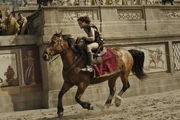 Zu Ehren des Senators soll Corvus' Sieg gegen das Keltenvolk, dem Milo (Kit Harington) angeh&ouml;rte, nachgestellt werden - doch die Sklaven, die die Kelten darstellen sollen, erzielen in der Arena einen fulminanten Sieg gegen die &Uuml;bermacht der r&ouml;mischen Herausforderer. F&uuml;r Senator Corvus ein Grund, die Gladiatoren sofort t&ouml;ten zu lassen ...