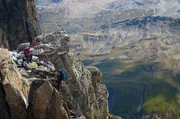 Mit Spitzhacke, Hammer und Mei&szlig;el bewaffnet, geht es bei &bdquo;ARTE 360&deg; Reportage&ldquo; auf Schatzsuche hoch in die Berge.