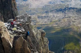 Mit Spitzhacke, Hammer und Mei&szlig;el bewaffnet, geht es bei &bdquo;ARTE 360&deg; Reportage&ldquo; auf Schatzsuche hoch in die Berge.