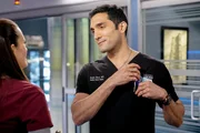 Chicago Med Staffel 6 Folge 11 Sie arbeiten gut zusammen: Torrey DeVitto als Dr. Natalie Manning, Dominic Rains als Dr. Crockett Marcel