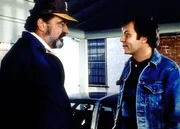 Mark (Victor French, l.) bittet Joes ehemaligen Kriegskameraden Patrick um Hilfe. Mark (Victor French, l.) bittet Joes ehemaligen Kriegskameraden Patrick um Hilfe.