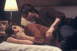 Innerhalb weniger Tage erkennt David (Tom Cruise, l.), dass Sofias (Penelope Cruz, r.) Liebe sein leeres Leben ausf&uuml;llen k&ouml;nnte. Doch da startet seine Freundin Julie zu einer fatalen Kurzschlussreaktion ...