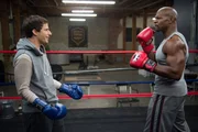 Jake Peralta (Andy Samberg, l.); Terry Jeffords (Terry Crews, r.) Jake Peralta (Andy Samberg, l.); Terry Jeffords (Terry Crews, r.)
