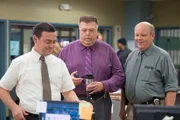 V.l.: Charles (Joe Lo Truglio), Scully (Joel McKinnon Miller) und Hitchcock (Dirk Blocker) V.l.: Charles (Joe Lo Truglio), Scully (Joel McKinnon Miller) und Hitchcock (Dirk Blocker)