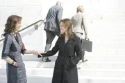 Brennans (Emily Deschanel, r.) Vater Max Keenan ist des Mordes an FBI-Direktor Kirby angeklagt. Das gesamte Team, inklusive Angela (Michaela Conlin) muss vor Gericht gegen ihn aussagen. Brennan selbst wird nicht als Zeugin auftreten, um ihn nicht unn&ouml;tig zu belasten.    +++