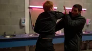 Der Meisterkiller und seine Meisterschülerin: Tibor (Tahar Rahim) trifft auf Nina (Leonie Benesch). Der Meisterkiller und seine Meisterschülerin: Tibor (Tahar Rahim) trifft auf Nina (Leonie Benesch).