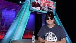 Ein Stehtisch, ein Barhocker, eine Flasche Bier - f&uuml;r einen Abend mit Markus Krebs braucht es nicht mehr. Humor-Prinzip? Irgendwas zwischen Kneipen-Kumpel und Witze-Papst.