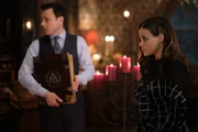 Harry Greenwood (Rupert Evans, l.); Maggie Vera (Sarah Jeffery, r.)