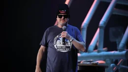Ein Stehtisch, ein Barhocker, eine Flasche Bier - f&uuml;r einen Abend mit Markus Krebs braucht es nicht mehr. Humor-Prinzip? Irgendwas zwischen Kneipen-Kumpel und Witze-Papst.