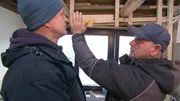 Das scheinbare Traumhaus entpuppt sich als stark renovierungsbed&uuml;rftig.v.l.:  Dirk, SvenDas scheinbare Traumhaus entpuppt sich als stark renovierungsbedĂĽrftig.v.l.:  Dirk, Sven