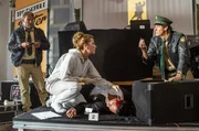 Tanzschulbesitzer Paolo Ritter wurde von einem Deckenlautsprecher erschlagen. Anja Licht, Hubert und Staller sichern die Spuren am Tatort.