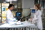 Dr. Alex Park (Will Yun Lee) und Dr. Morgan Reznick (Fiona Gubelmann) Die Verwendung des sendungsbezogenen Materials ist nur mit dem Hinweis und Verlinkung auf TVNOW gestattet. Dr. Alex Park (Will Yun Lee) und Dr. Morgan Reznick (Fiona Gubelmann) Die Verwendung des sendungsbezogenen Materials ist nur mit dem Hinweis und Verlinkung auf TVNOW gestattet.