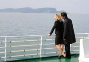Karen (Susanna Simon) trifft ihre Jugendliebe Rune (Harald Schrott) wieder. Karen (Susanna Simon) trifft ihre Jugendliebe Rune (Harald Schrott) wieder.