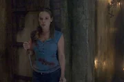 Ob ein normaler Schraubenzieher eine blutr&uuml;nstige Bestie au&szlig;er Gefecht setzen kann? Ungl&uuml;cklicherweise hat Eden (Agnes Bruckner) nichts Besseres griffbereit ...