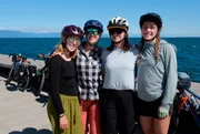 Radfahrerinnen vor ihrem Start ins Abenteuer Radfahrerinnen vor ihrem Start ins Abenteuer