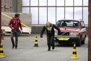 St&auml;rker werden ohne Training und Schwei&szlig;. Vorher wird getestet wie schnell David beim Autoziehen wirklich ist.