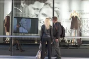 Lincoln (Ewan McGregor, r.) und Jordan (Scarlett Johansson, l.) entdecken, dass sie Klone sind, die nur so lange leben d&uuml;rfen, bis sie als menschliche Ersatzteillager ihren wahren Zweck erf&uuml;llen. Deshalb wagen sie die Flucht und m&uuml;ssen sich pl&ouml;tzlich in einer fremden, rauen Welt zurechtfinden ...