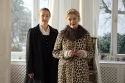 (v.li.): Birgit Wolf (Haush&auml;lterin), Lisa Kreuzer (Sandra).