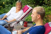 Eleonore Tatge und ihr erstes Kind Paul. Irgendwann in der Pubertät wurde Paul Punker, was die Polizeibeamtin nicht gerade erfreute. Eleonore Tatge und ihr erstes Kind Paul. Irgendwann in der Pubertät wurde Paul Punker, was die Polizeibeamtin nicht gerade erfreute.
