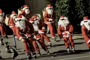 Die tollpatschige Marseiller Gendarmerie ist machtlos: Seit l&auml;ngerer Zeit treibt eine als Weihnachtsm&auml;nner verkleidete Gang in Marseille ihr Unwesen, die f&uuml;r die Weihnachtszeit ihren gr&ouml;&szlig;ten Coup geplant haben ...