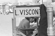 Bj&ouml;rn Andr&eacute;sen w&auml;hrend der Dreharbeiten zu Luchino Viscontis "Tod in Venedig": Der italienische Regisseur entdeckte den schwedischen Jungen f&uuml;r die Rolle des Tadzio und r&uuml;hmte ihn als den "sch&ouml;nsten Jungen der Welt".