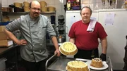 Lange Tage in der Restaurantküche: Robert Müller und Beikoch Jens „Olli“ Bartels. Lange Tage in der Restaurantküche: Robert Müller und Beikoch Jens „Olli“ Bartels.