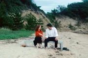 Zwischen der Witwe Sidonie (Isabelle Huppert) und ihrem Verleger Kenzo (Tsuyoshi Ihara) entsteht eine stille Freundschaft, denn auch er tr&auml;gt eine verletzte und einsame Seele in sich.