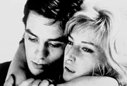 Piero (Alain Delon) und Vittoria (Monica Vitti) finden schon kurz nach ihrer ersten Begegnung Gefallen aneinander, doch in ihrer Beziehung scheint sich kaum ein Moment der Harmonie einzustellen.