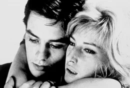 Piero (Alain Delon) und Vittoria (Monica Vitti) finden schon kurz nach ihrer ersten Begegnung Gefallen aneinander, doch in ihrer Beziehung scheint sich kaum ein Moment der Harmonie einzustellen.
