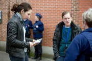 Die Kollegen Samira (Lara Chedraoui), Glen (Mattias Van De Vijver) und Blanche (Isabelle van Hecke, v.l.) sind sowieso schon überarbeitet. Jetzt sollen sie auch noch Aufgaben übernehmen, für die sie nicht zuständig sind. Die Kollegen Samira (Lara Chedraoui), Glen (Mattias Van De Vijver) und Blanche (Isabelle van Hecke, v.l.) sind sowieso schon überarbeitet. Jetzt sollen sie auch noch Aufgaben übernehmen, für die sie nicht zuständig sind.