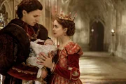Henry VIII. (Ruairi O'Connor, l.); Katharina von Aragon (Charlotte Hope, r.) Henry VIII. (Ruairi O'Connor, l.); Katharina von Aragon (Charlotte Hope, r.)