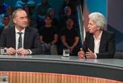 G&auml;ste in der Sendung: v.l.n.r. mit Hubert Aiwanger (Freie W&auml;hler, stellvertretender bayerischer Ministerpr&auml;sident) und Marie-Agnes Strack-Zimmermann (Abgeordnete im Europaparlament, war w&auml;hrend des ESC in D&uuml;sseldorf Erste B&uuml;rgermeisterin)