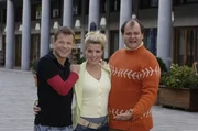 13 neue Folgen in neuer Besetzung: Comedian Mathias Schlung (l.) ist in die Comedy-WG mit Mirja Boes (M.) und Markus Majowski (r.) gezogen. 13 neue Folgen in neuer Besetzung: Comedian Mathias Schlung (l.) ist in die Comedy-WG mit Mirja Boes (M.) und Markus Majowski (r.) gezogen.