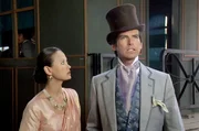 Angekommen in San Francisco geht es f&uuml;r Phileas Fogg (Pierce Brosnan) und Prinzessin Aouda (Julia Nickson) mit der Eisenbahn weiter.