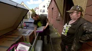 Paddy und Lausi nehmen derweil Abschied vom Punkerhaus in Bremerhaven. Paddy und Lausi nehmen derweil Abschied vom Punkerhaus in Bremerhaven.