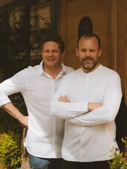Porträt von Koch David Toutain (r.) und Martin Klein in Paris, Frankreich. Porträt von Koch David Toutain (r.) und Martin Klein in Paris, Frankreich.