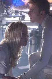 In dem Irrglauben, sie seien &Uuml;berlebende einer t&ouml;dlichen Seuche, leben Klone (Scarlet Johansson, l., Ewan McGregor, r.) in einer abgeschlossenen Kolonie. Sie ahnen nicht, dass sie nur als menschliche Organlager herhalten m&uuml;ssen ...