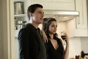 Melinda (Ana de Armas) stellt Tony (Finn Wittrock) als ihren alten und neuen Freund vor.