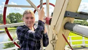 Im Einsatz für den Hochwasserschutz: Mandie Noorlander und ihr Vater halten eine historische Pumpmühle in Betrieb und pflegen auch die berühmten Mühlen von Kinderdijk. Im Einsatz für den Hochwasserschutz: Mandie Noorlander und ihr Vater halten eine historische Pumpmühle in Betrieb und pflegen auch die berühmten Mühlen von Kinderdijk.