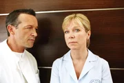 Antonia (Marion Kracht) ist von Dr. Hellmann (Michael Roll) und seinen konservativen Geburtshilfemethoden enttäuscht. Ob ihr Wechsel an diese Klinik richtig war? Antonia (Marion Kracht) ist von Dr. Hellmann (Michael Roll) und seinen konservativen Geburtshilfemethoden enttäuscht. Ob ihr Wechsel an diese Klinik richtig war?