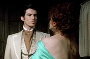 Phileas Fogg (Pierce Brosnan) trifft die berühmte französische Schauspielerin Sarah Bernhardt (Lee Remick) in London, bevor er zu seiner Reise aufbricht. Phileas Fogg (Pierce Brosnan) trifft die berühmte französische Schauspielerin Sarah Bernhardt (Lee Remick) in London, bevor er zu seiner Reise aufbricht.