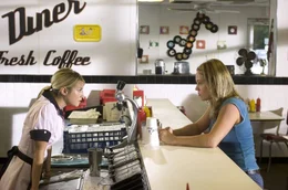 Als ein gemeinsamer Freund spurlos verschwindet, machen sich Tammy (Bijou Phillips, l.) und Eden (Agnes Bruckner, r.) auf die Suche nach ihm. Doch in den S&uuml;mpfen von Louisiana wartet nur ein Untoter auf sie, der das pure B&ouml;se von 13 Schwerverbrechern in sich tr&auml;gt ...