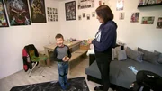 Nataschas Sohn Tyler ist aufgeregt, denn heute steht für den Sechsjährigen die Seepferdchen-Prüfung an. Nataschas Sohn Tyler ist aufgeregt, denn heute steht für den Sechsjährigen die Seepferdchen-Prüfung an.