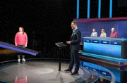 Moderator Alexander Bommes (M.) mit den Kandidat:innen: Peter Kolbe (3.v.r.), Nadine Rohde (2.v.r.), Frank Brößel (r.), Lena Chahi (l.). Moderator Alexander Bommes (M.) mit den Kandidat:innen: Peter Kolbe (3.v.r.), Nadine Rohde (2.v.r.), Frank Brößel (r.), Lena Chahi (l.).